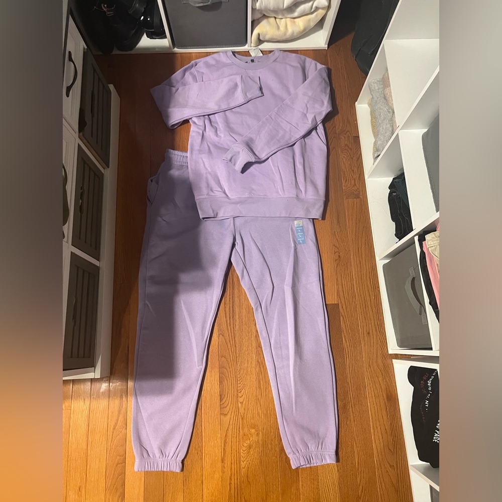 Light purple sweatsuit